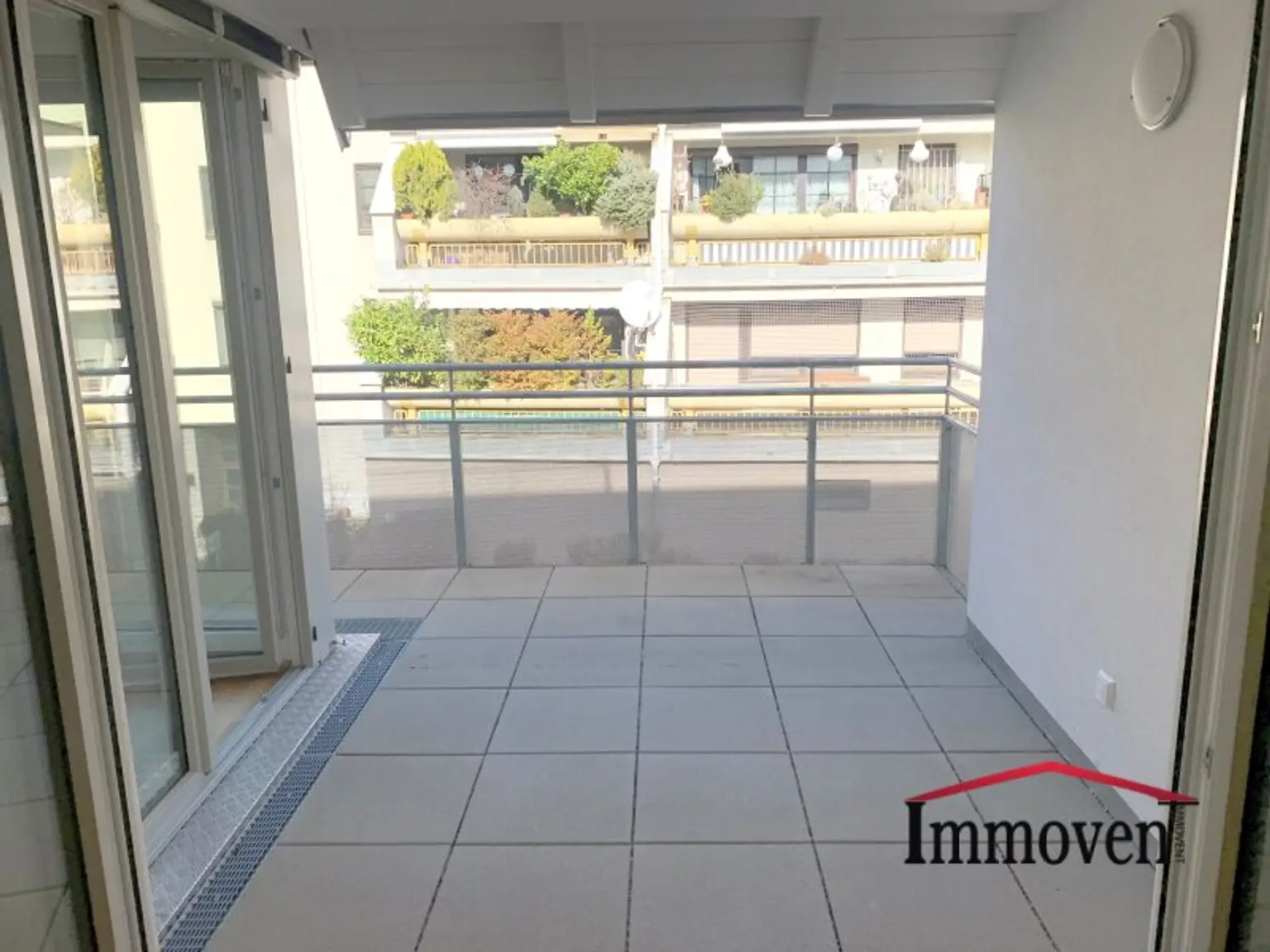 Traumhafte helle 2-Zimmerwohnung mit großer Loggia/Balkon! (Mietbeginn 01.12.2025)