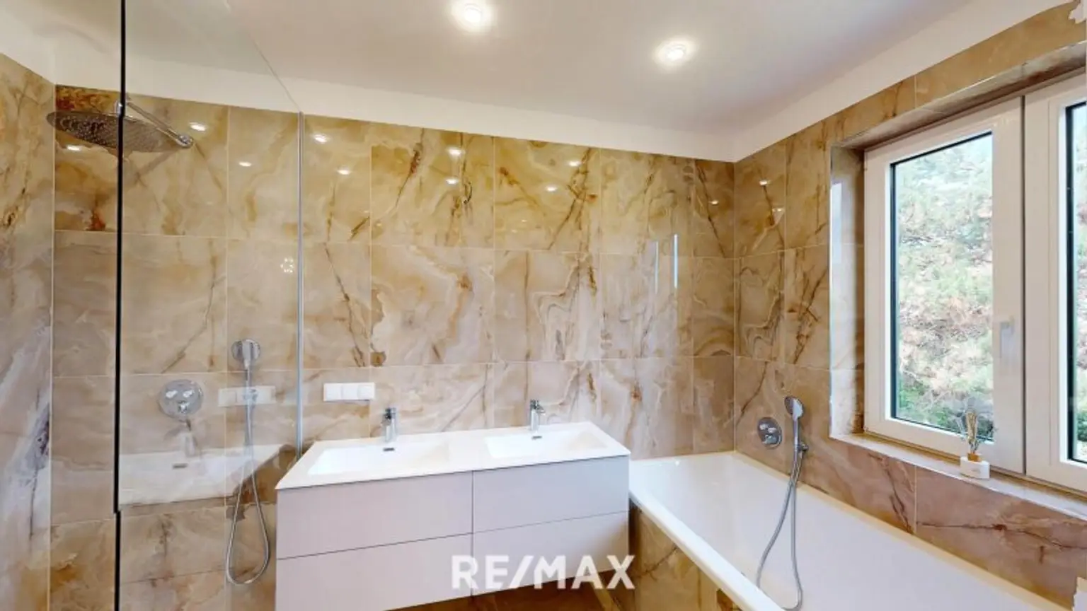 ETWAS GANZ BESONDERES Neuwertige Villa in Grün und Ruhelage mit gepflegtem Garten in privilegierter Lage Wien 1210