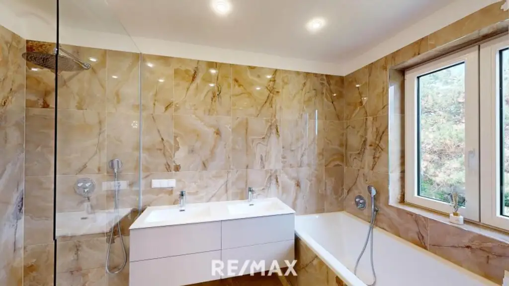 ETWAS GANZ BESONDERES Neuwertige Villa in Grün und Ruhelage mit gepflegtem Garten in privilegierter Lage Wien 1210