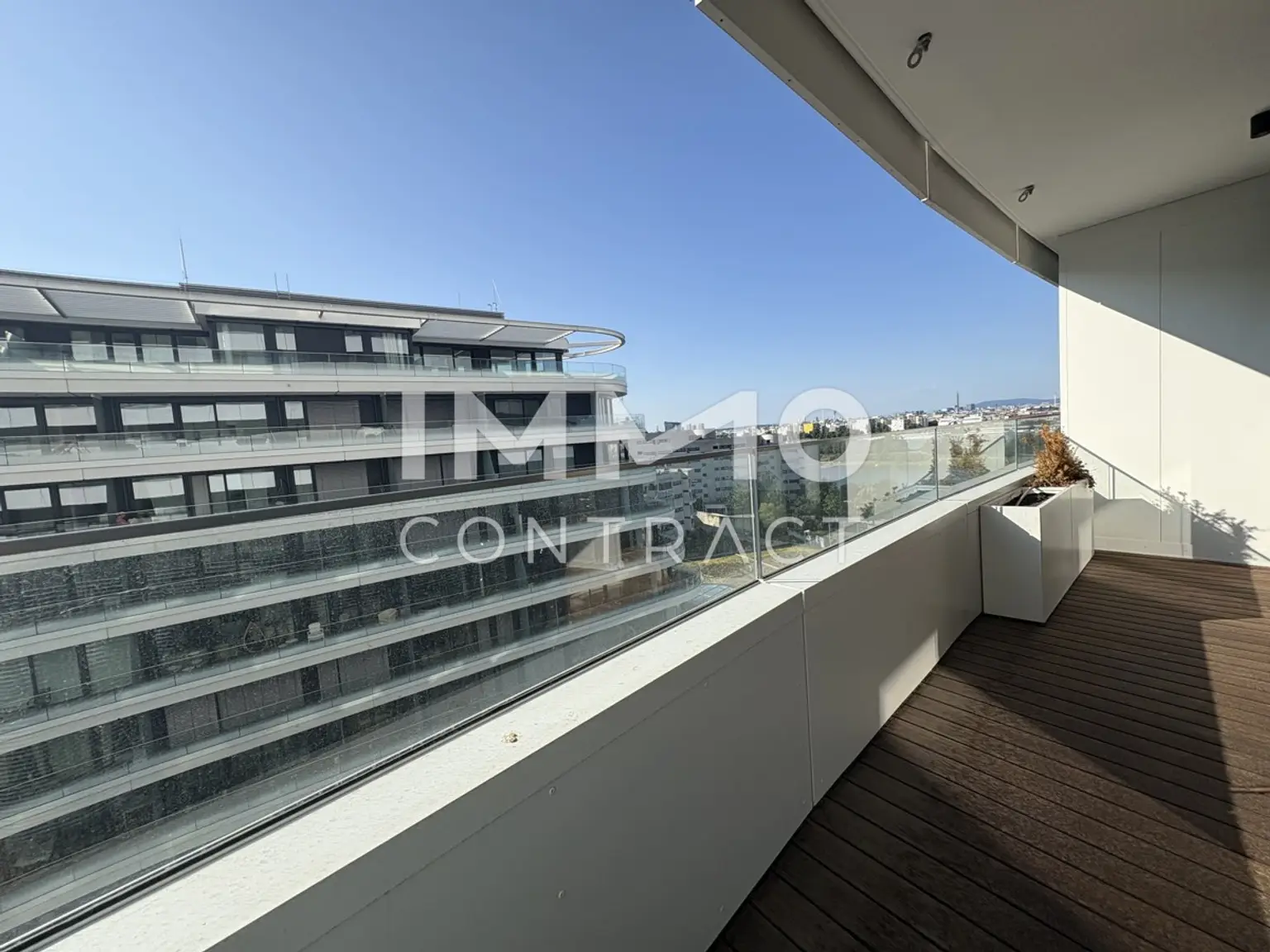 DANUBEFLATS: Entzückendes Studio mit sonnigem Balkon (Gym, Pool, Spa, Lounges im Turm) - NEW