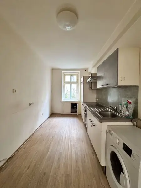 Renovierungsbedürftige Zwei-Zimmer-Wohnung im Erdgeschoss mit Garten, Nähe U3 Hütteldorfer Straße!