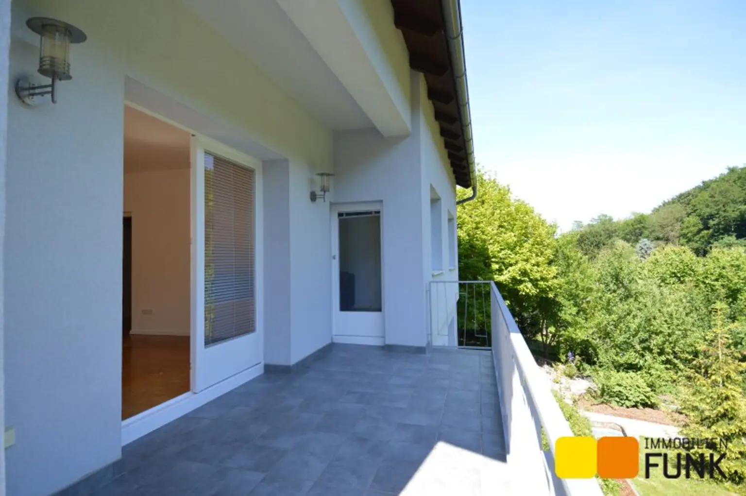 Großzügiges Haus mit Traumgarten