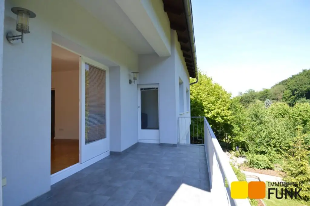 Großzügiges Haus mit Traumgarten