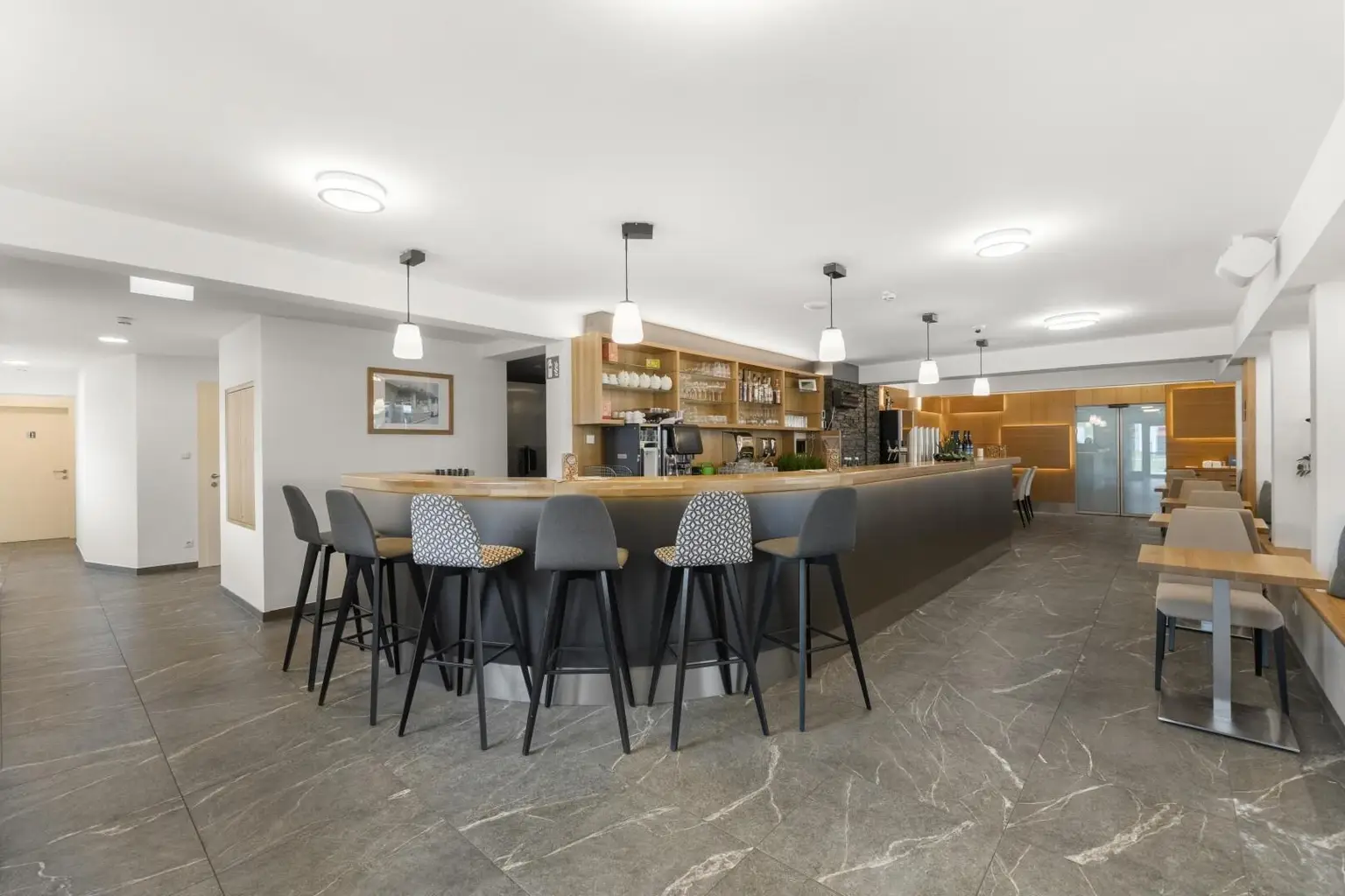 an der Bar