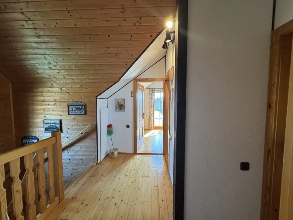 Sonniges Blockhaus mit Pool, Balkon & Gartenidylle in Sollenau