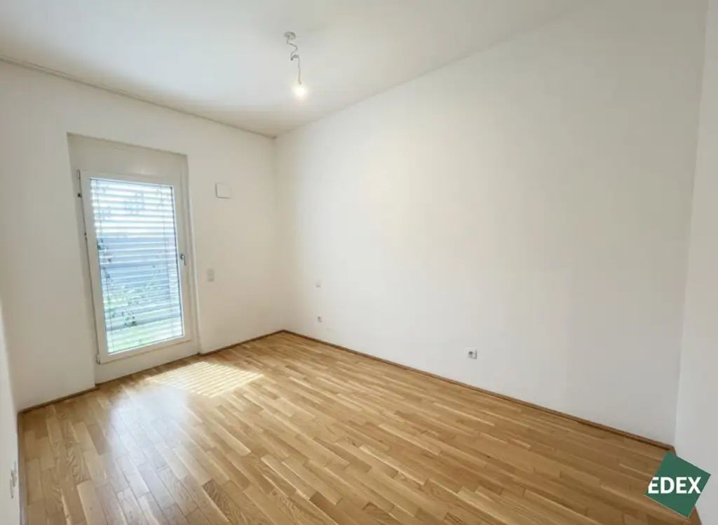 Ab sofort: Moderne 2-Zimmer-Wohnung mit Terrasse und Garten nahe U1