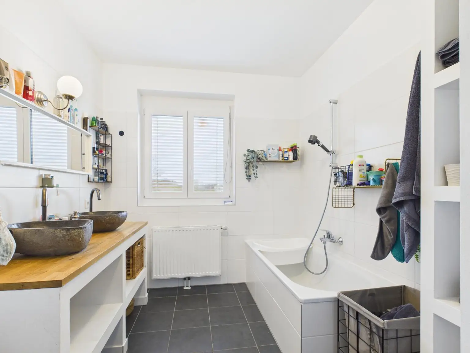 Neuwertige Doppelhaushälfte mit TOP Ausstattung in ruhiger Ortsrandlage