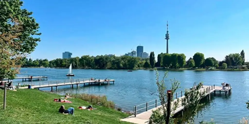 Eine Minute zur alten Donau