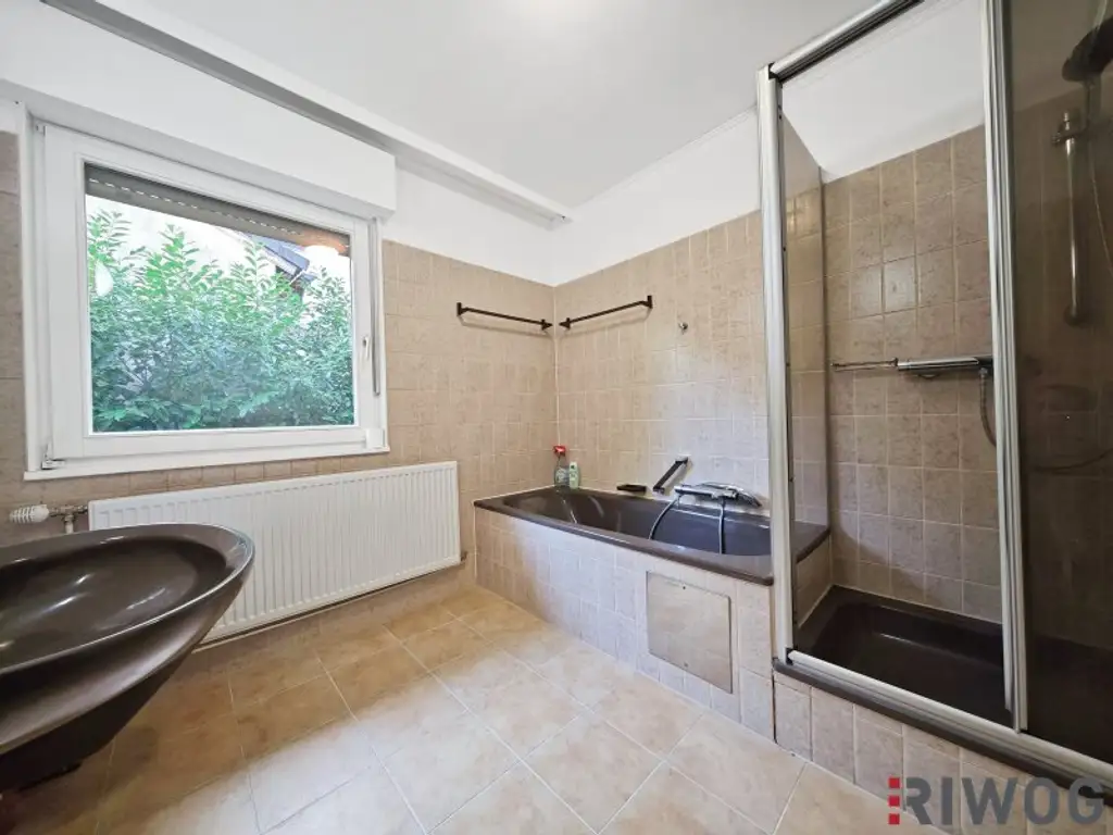 Sonniger Bungalow mit südseitigem Garten inkl. Fernsicht & Pool | neue Einbauküche | Klima | voll unterkellert