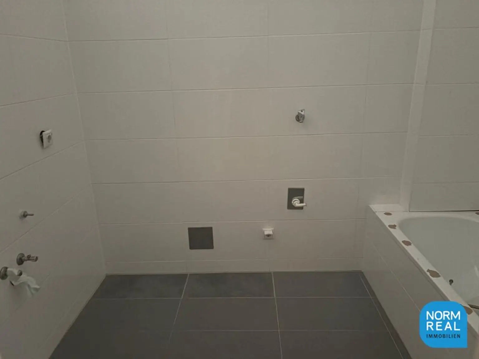 Bad mit Wanne