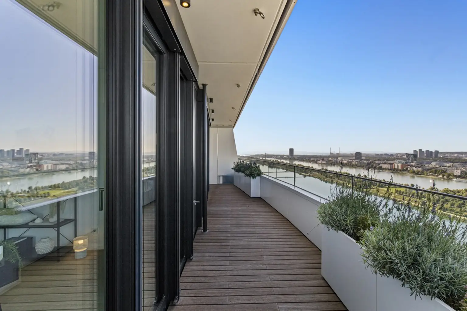 C | ++ SKYLINE DREAM on the 26th Floor ++ LUXURY with PANORAMIC VIEW | Prima Service Immobilien
