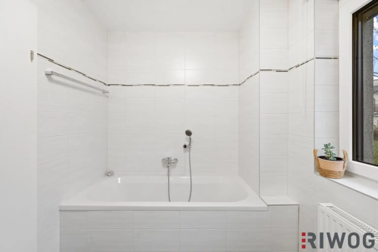 Effiziente aber Großzügige Gartenwohnung mit ca. 200 m² Garten, Luxus Küche mit Gaggenau Geräte und in ruhige Lage aber nähe U-Bahn