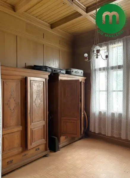 Altbauvilla aus der Jahrhundertwende mit großzügiger Liegenschaft