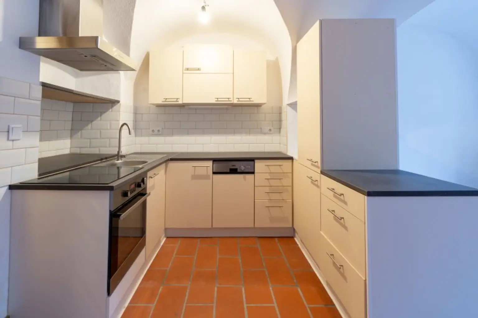 Bestandsfreies Mehrparteienhaus mit 5 Wohnungen + 1 Geschäftslokal in Toplage von Obernberg am Inn zu kaufen!