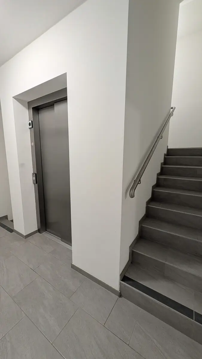 Stiegenhaus // Lift
