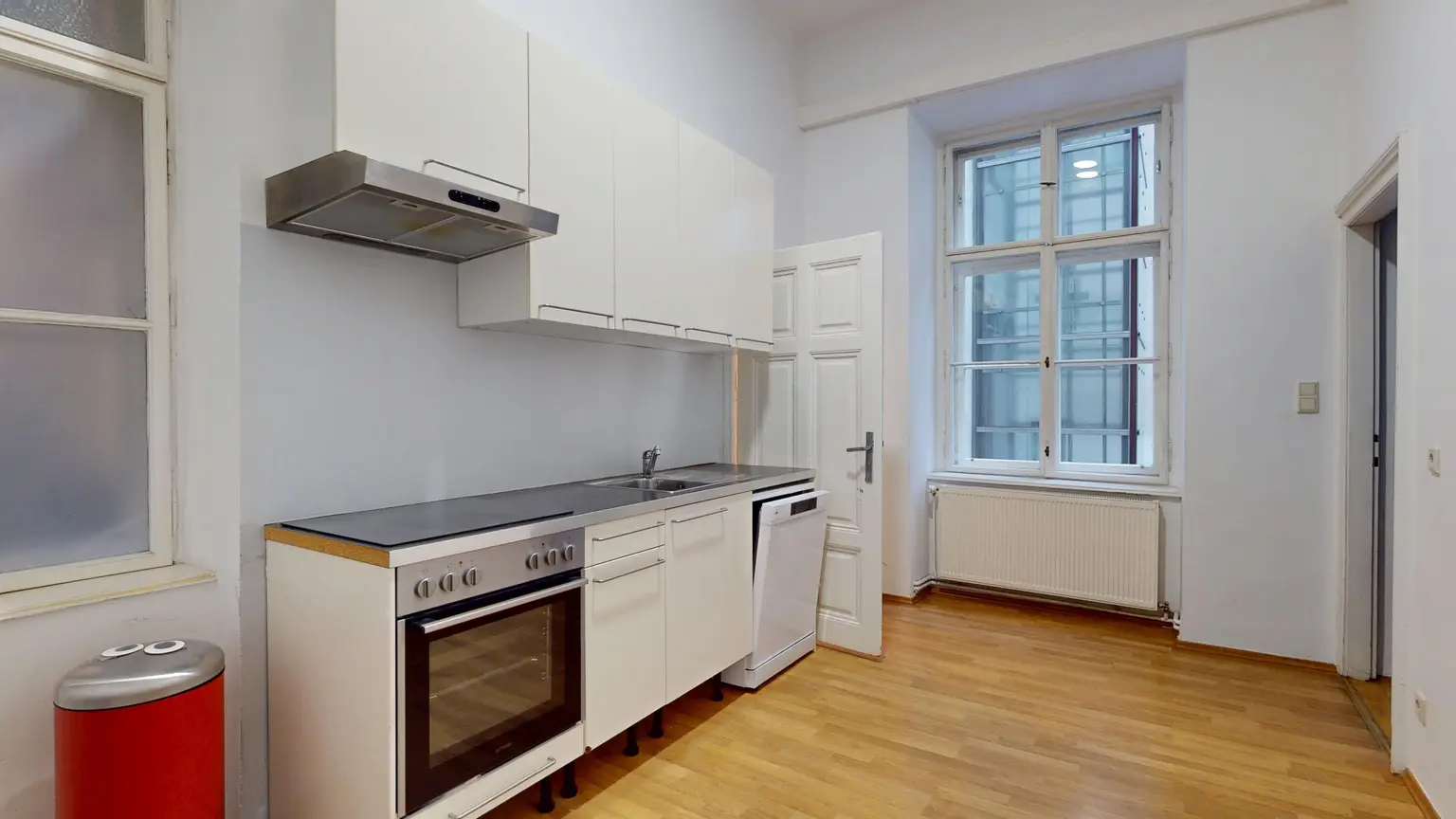 Elisabethstraße: Büroräumlichkeiten mit klassischen Altbau-Elementen - EDV-Verkabelung