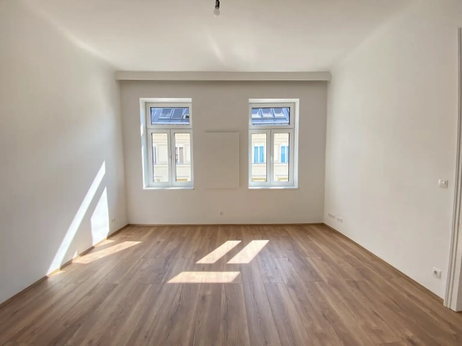 Generalsanierte 2-Zimmer-Wohnung – ideal auch als 2er WG, eigene Küchenauswahl!