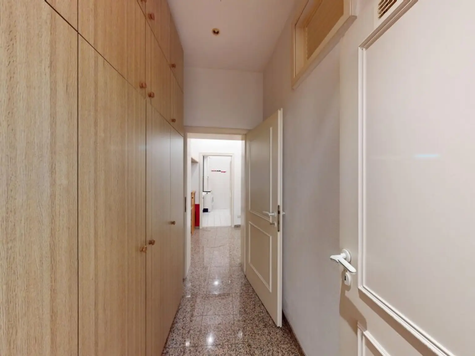 2-Zimmer Altbauwohnung in bester, zentraler Lage!