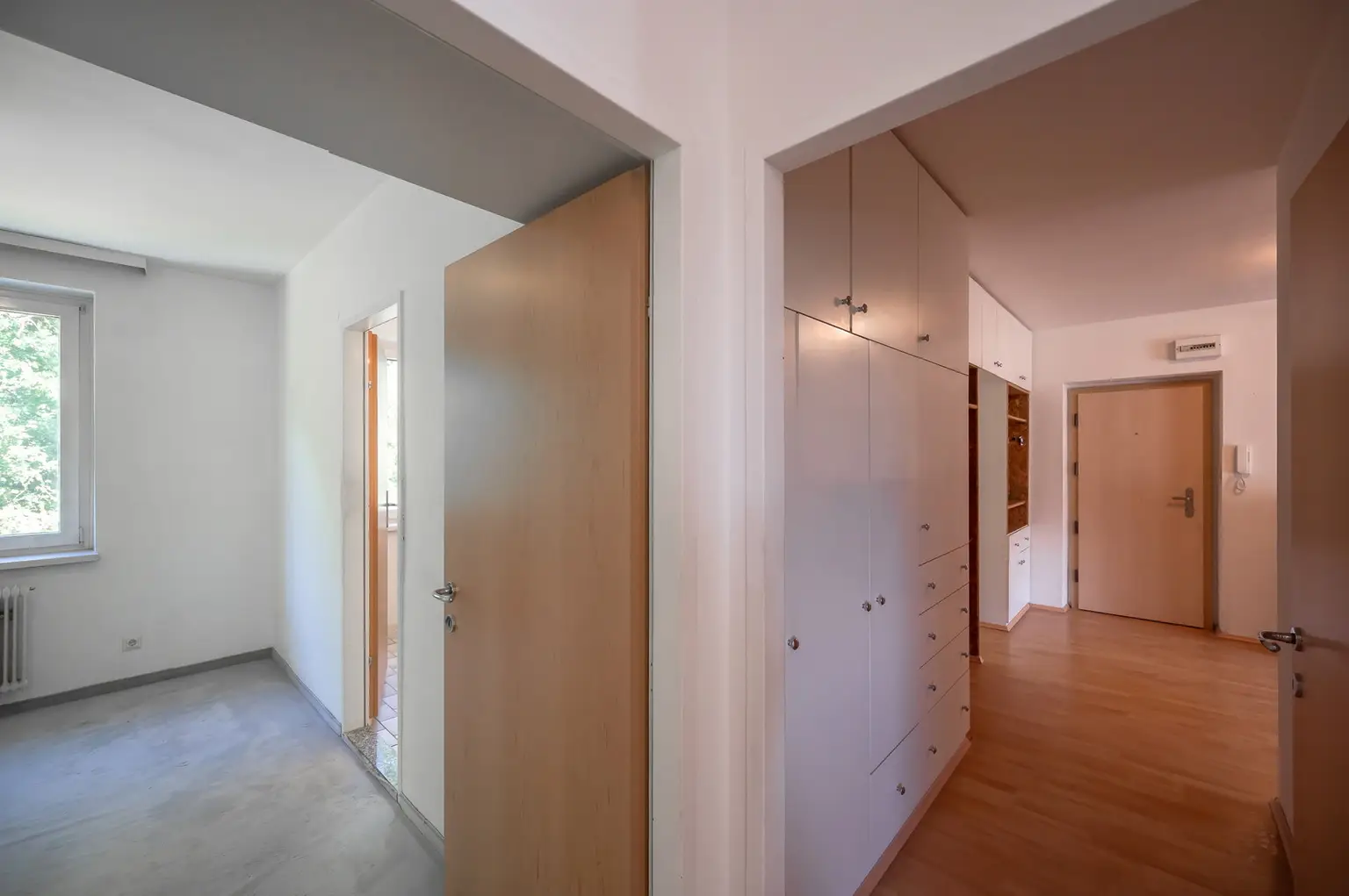 Gang mit Blick ins Zimmer