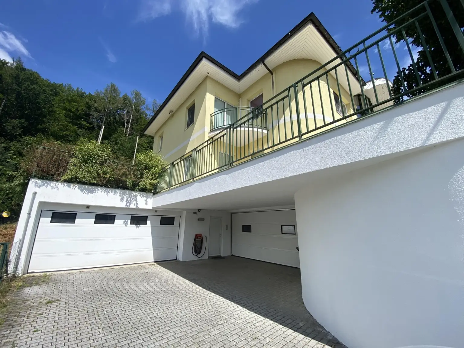 02 Villa mit Garagen 1 und 2 UG