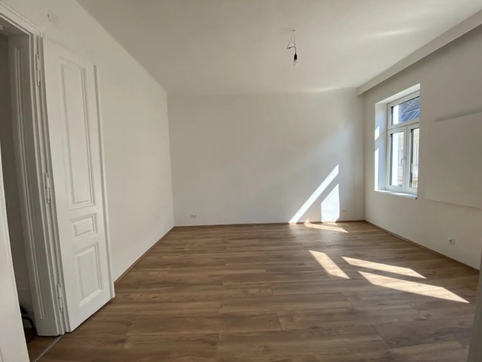 Generalsanierte 2-Zimmer-Wohnung – ideal auch als 2er WG, eigene Küchenauswahl!