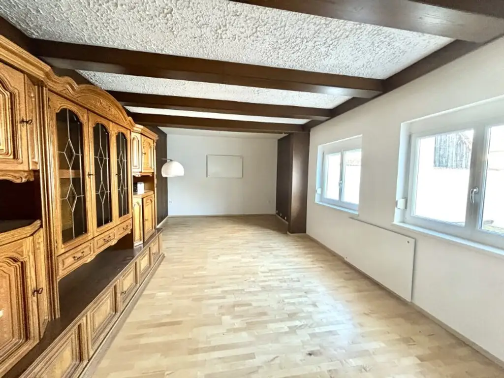 Renoviertes Einfamilienhaus in Halbturn – Ruhelage