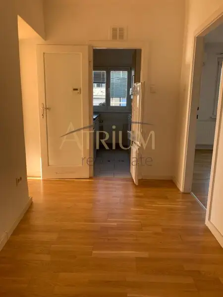 Lichtdurchflutete 2-Zimmer-Dachgeschosswohnung mit 40 m² Terrasse in ruhiger Lage