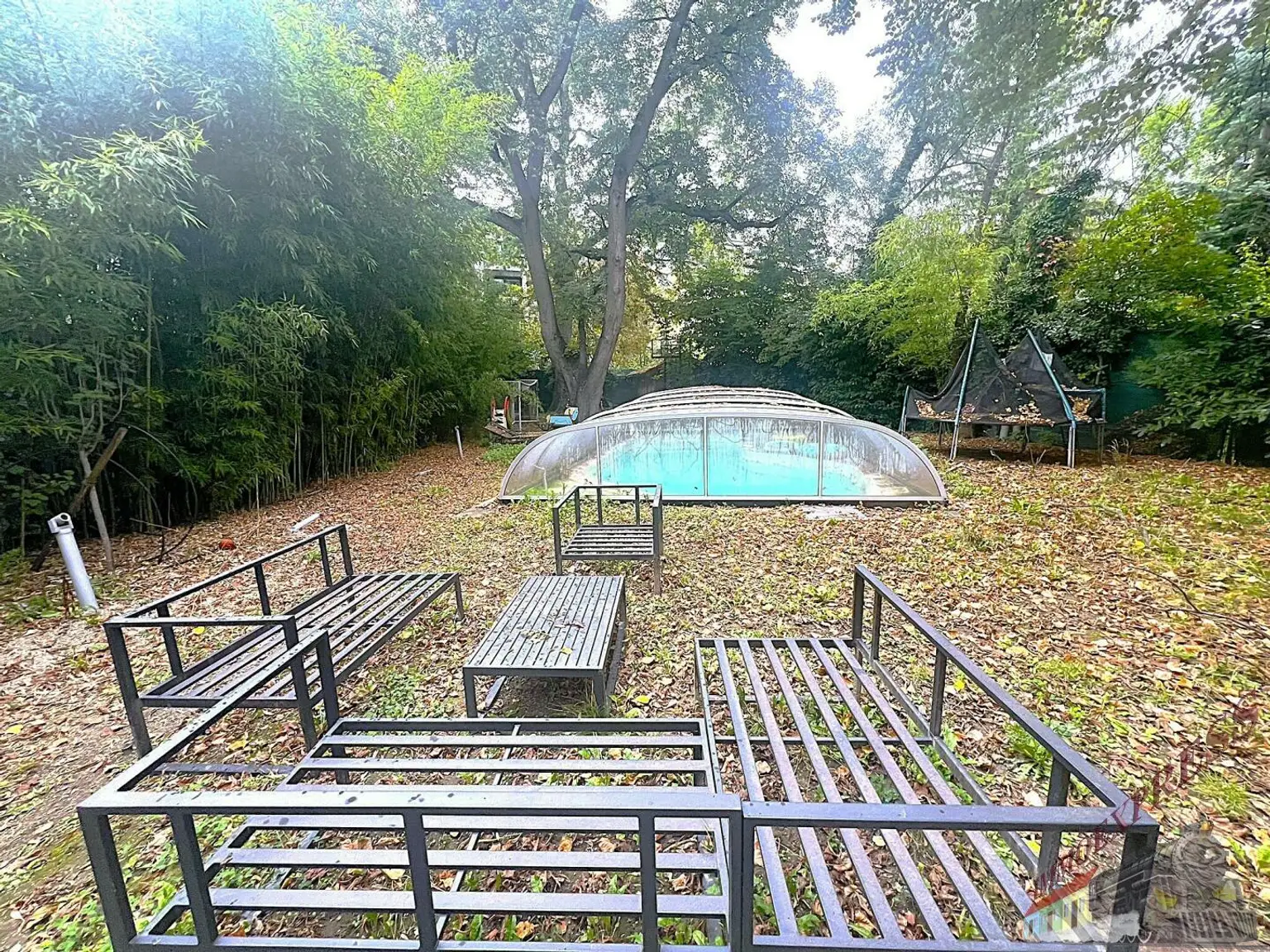 Wohnungs- Paket in Bestlage! 4 Wohnungen stilvoll renoviert inklusive Garten, Garage, Swimmingpool und Sauna!