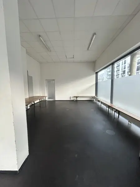 Bright 3-Room Apartment with Southeast-Facing Loggia in Prime Location – Near U1 Kagran & Donauzentrum