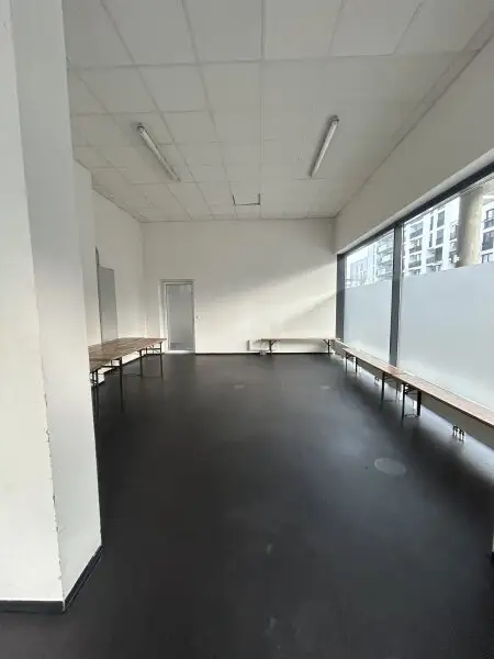 Bright 3-Room Apartment with Southeast-Facing Loggia in Prime Location – Near U1 Kagran & Donauzentrum