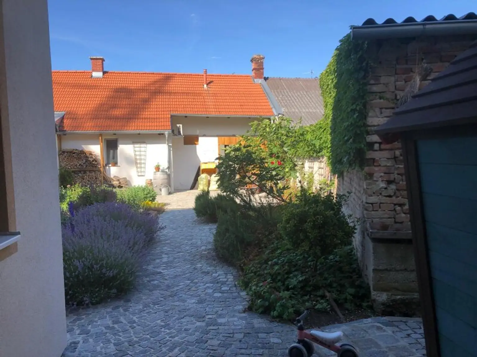 +Einzigartiges Einfamilienhaus mit Nebengebäude in Enzesfeld-Lindabrunn+