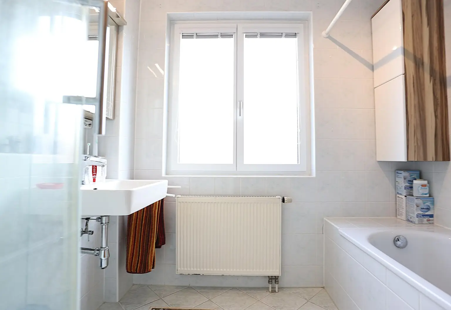 Wohlfühl-4-Raum-Eigentumswohnung mit ganzjährig sonniger Loggia und TG-Stellplatz