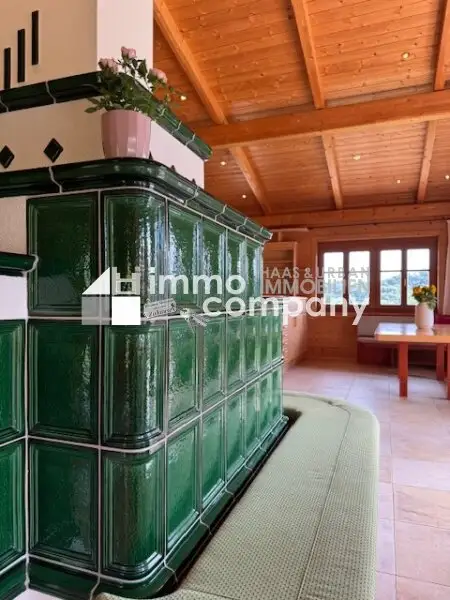 Großzügiges Wohnhaus mit Büro bzw. Ordinationsräume, top gepflegt! In 9 Minuten am Attersee!