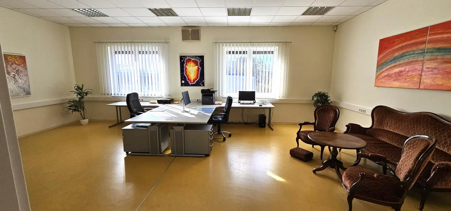 Modernes Bürohaus mit flexibel gestaltbaren Großraumbüros im Industriepark St. Veit