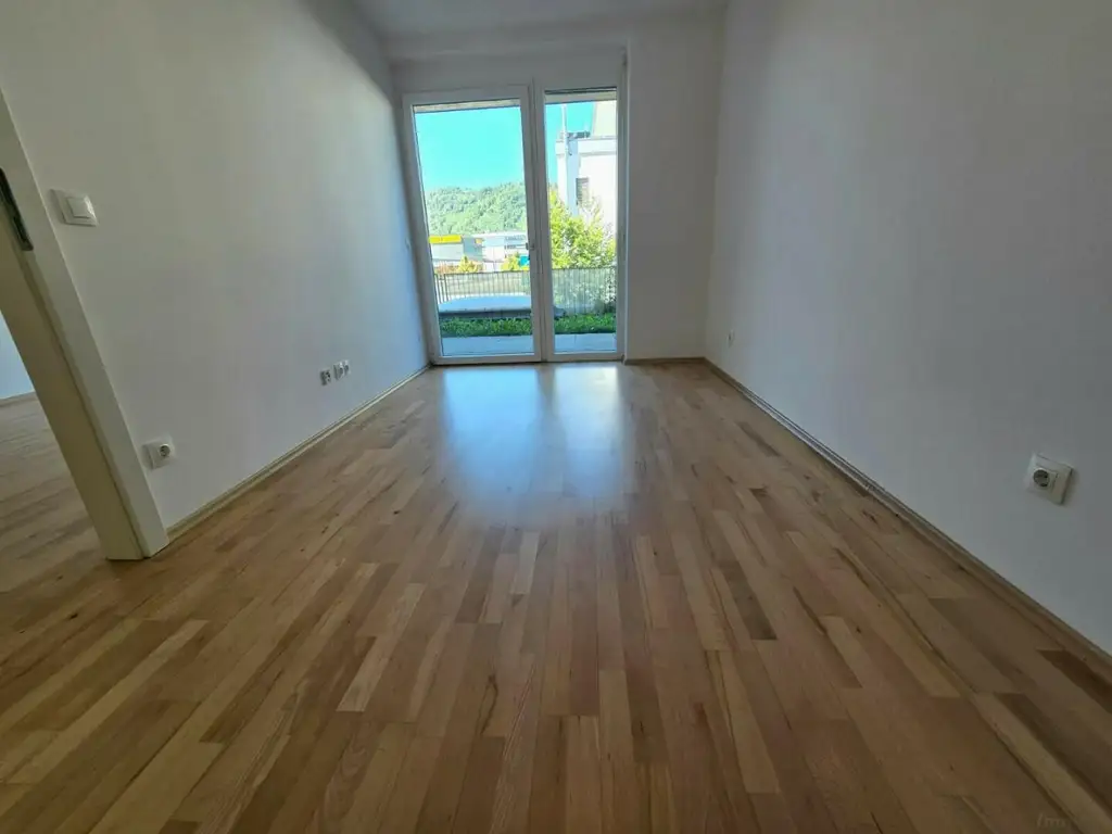 Moderne 2 Wohnung mit großem Balkon und Tiefgaragenplatz - ab sofort - Eggenberg!