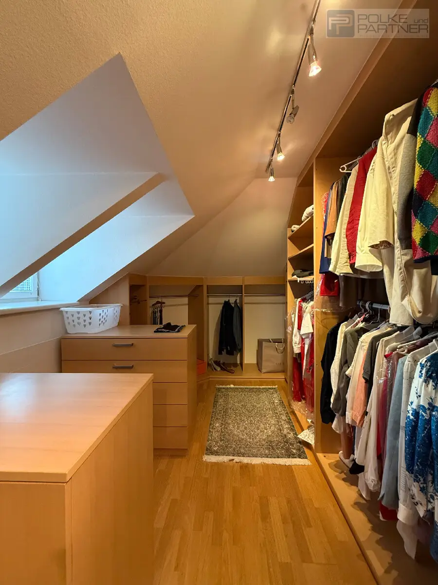 GARTENPARADIES   -  9.000 M² - 
LANDHAUS IN PARKLANDSCHAFT  
NUR 30 MINUTEN VON WIEN