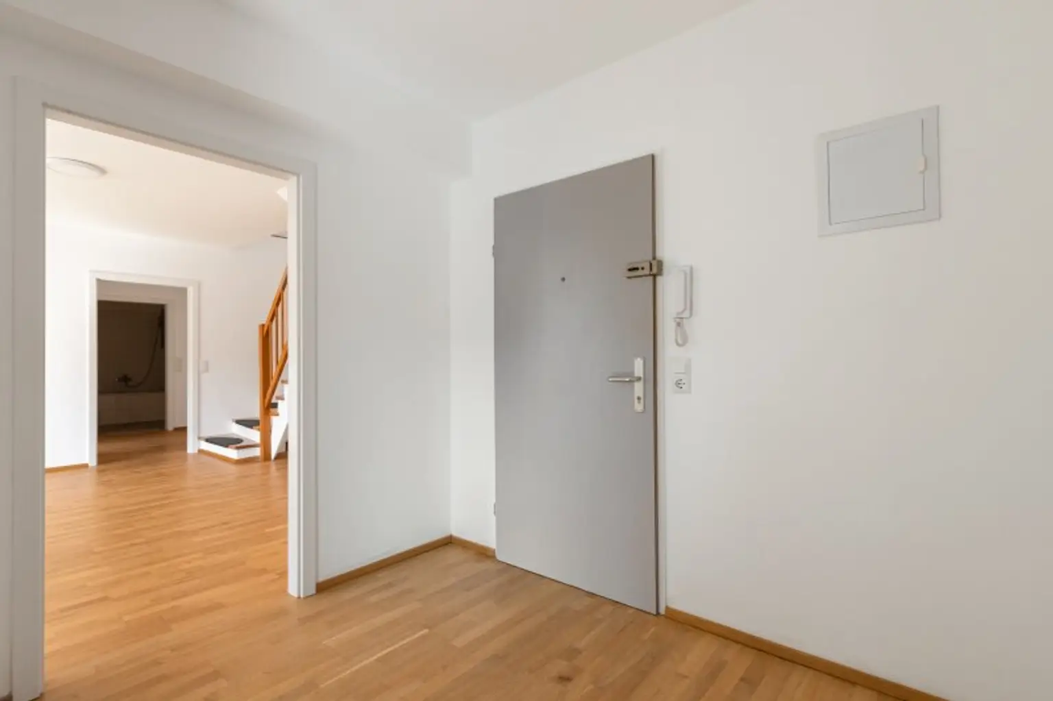TOP ANGEBOT! Helle 4-Zi.-DG-Wohnung im 16. Bezirk! inkl. 2 Stellplätzen!