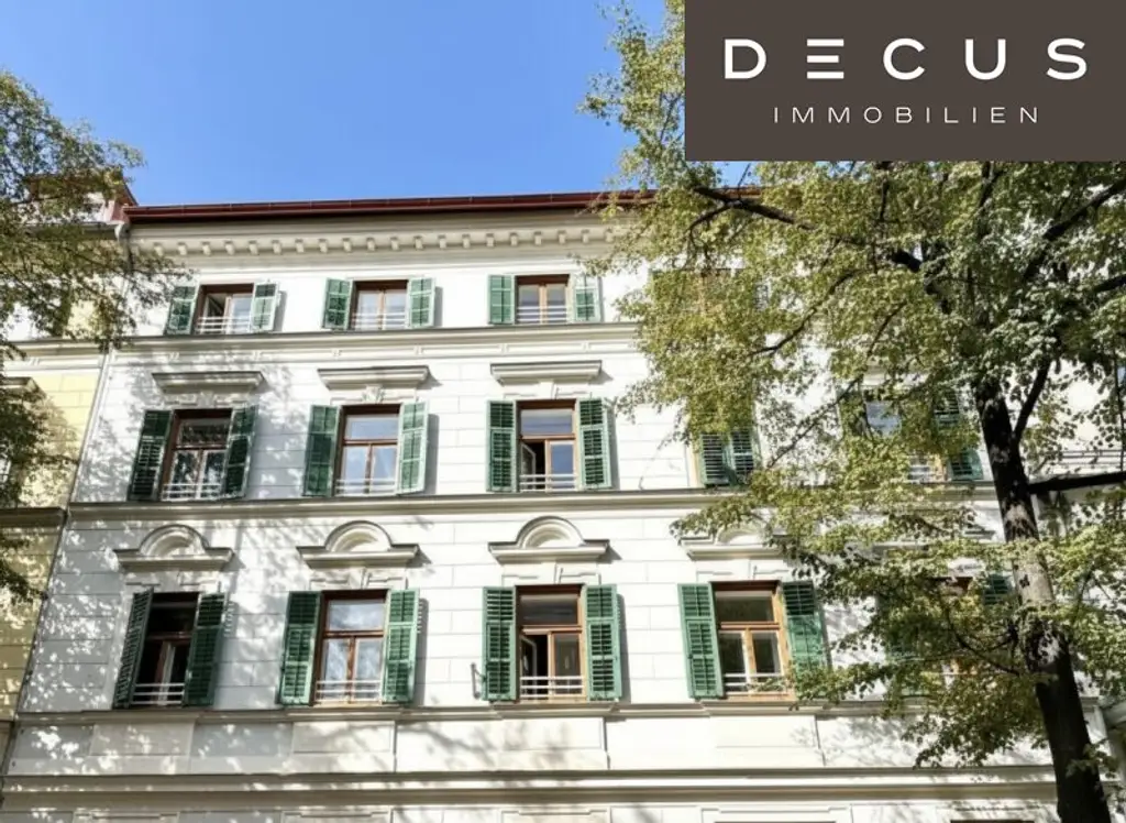 | EXKLUSIVE & LICHTDURCHFLUTETE DACHGESCHOSS - MAISONETTE - WOHNUNG MIT BLICK AUF DEN SCHLOSSBERG | PRIVATER LIFTZUGANG | 2 TERRASSEN | TOP LAGE