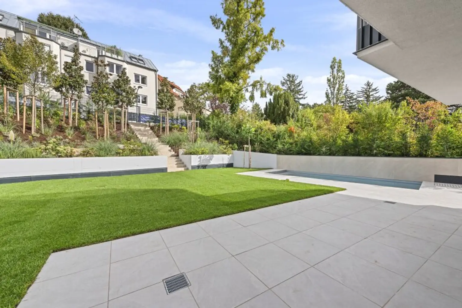 EXKLUSIVE GARTENWOHNUNG IN HIETZING MIT SALZWASSER-POOL UND SAUNA