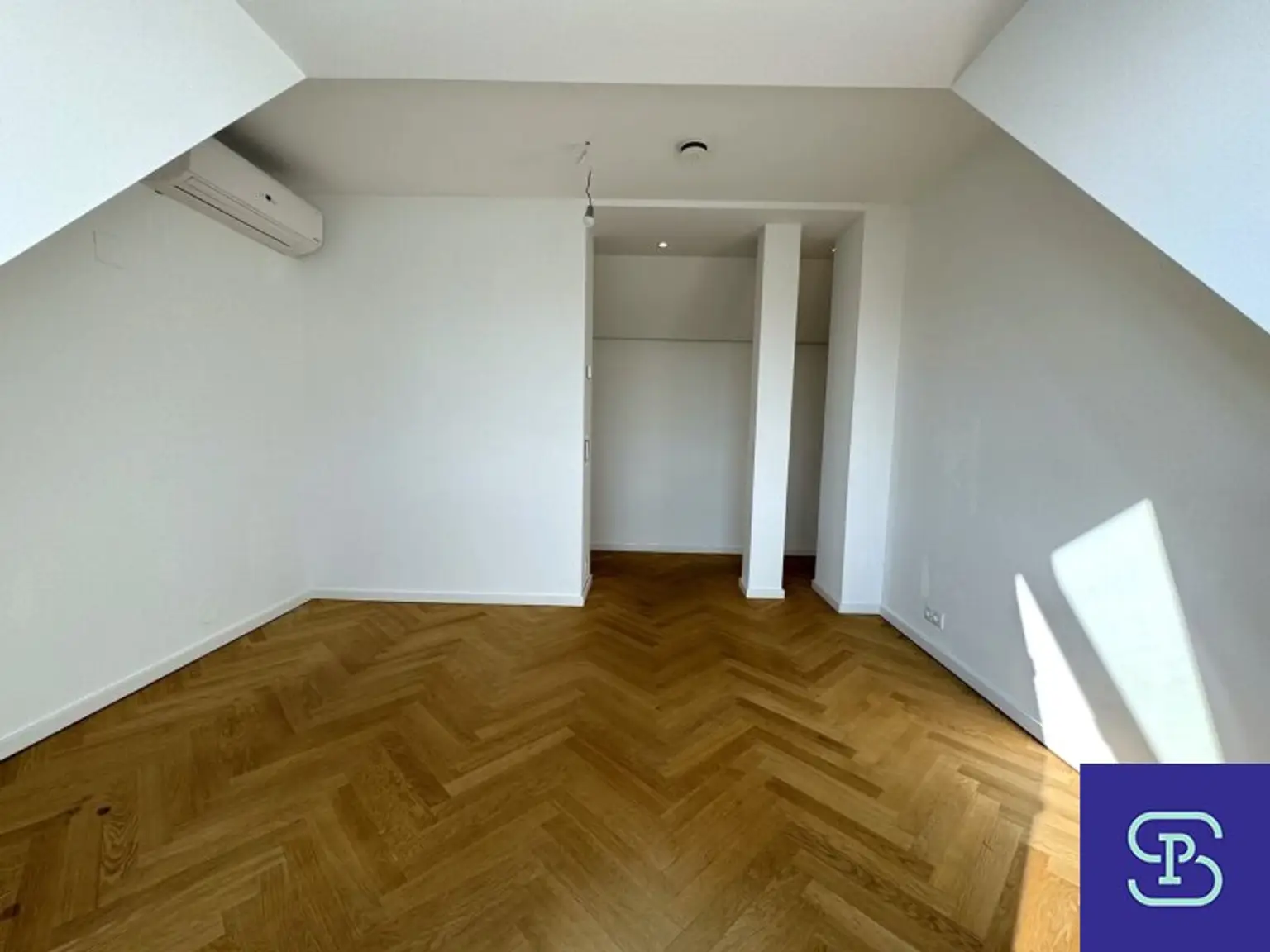 Provisionsfrei: Klimatisierte 73m² DG-Wohnung + 10,2m² Terrasse Nähe Karmelitermarkt - 1020 Wien