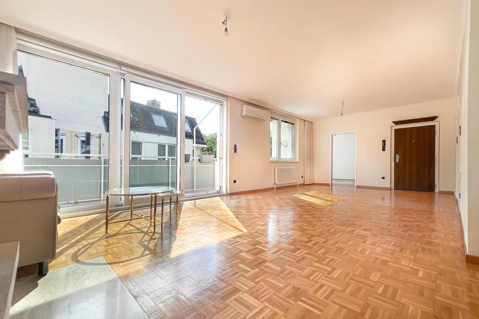 “Rare Parkside Living! Beside Vienna’s Romantic English Garden!“