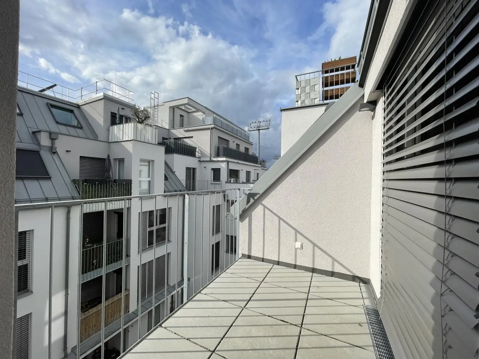 Die ersten Sonnenstrahlen genießen in der neuen Terrassenwohnung! 20min öffentlich nach Wien Mitte!