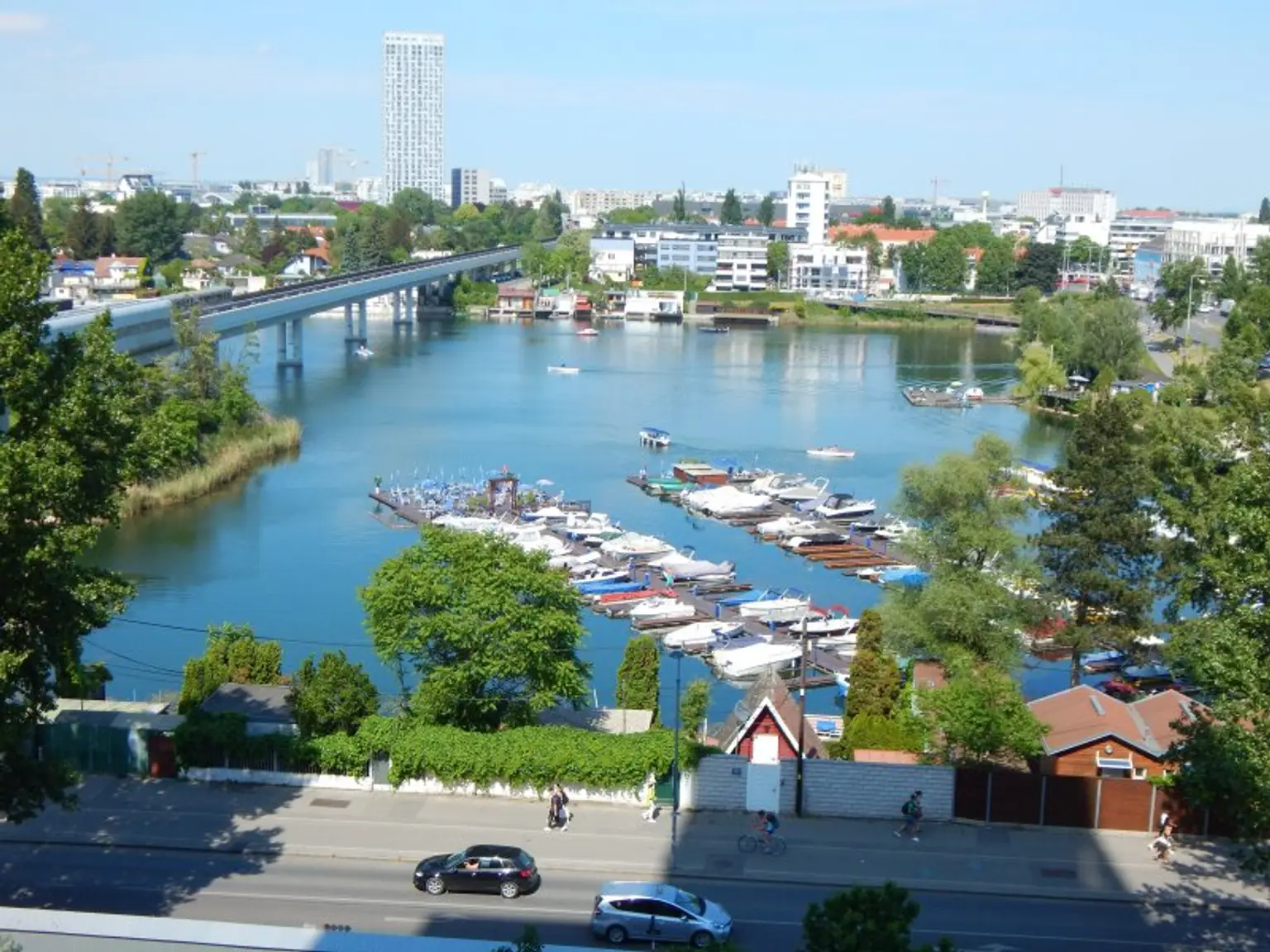 Blick zur Alten Donau vom 8.Liftstock - nähe U-Bahn und Donau Zentrum