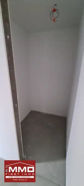 ***ERSTBEZUGS-DOPPELHAUSHÄLFTE DIREKT AM WASSER MIT SÜD-GARTEN!***