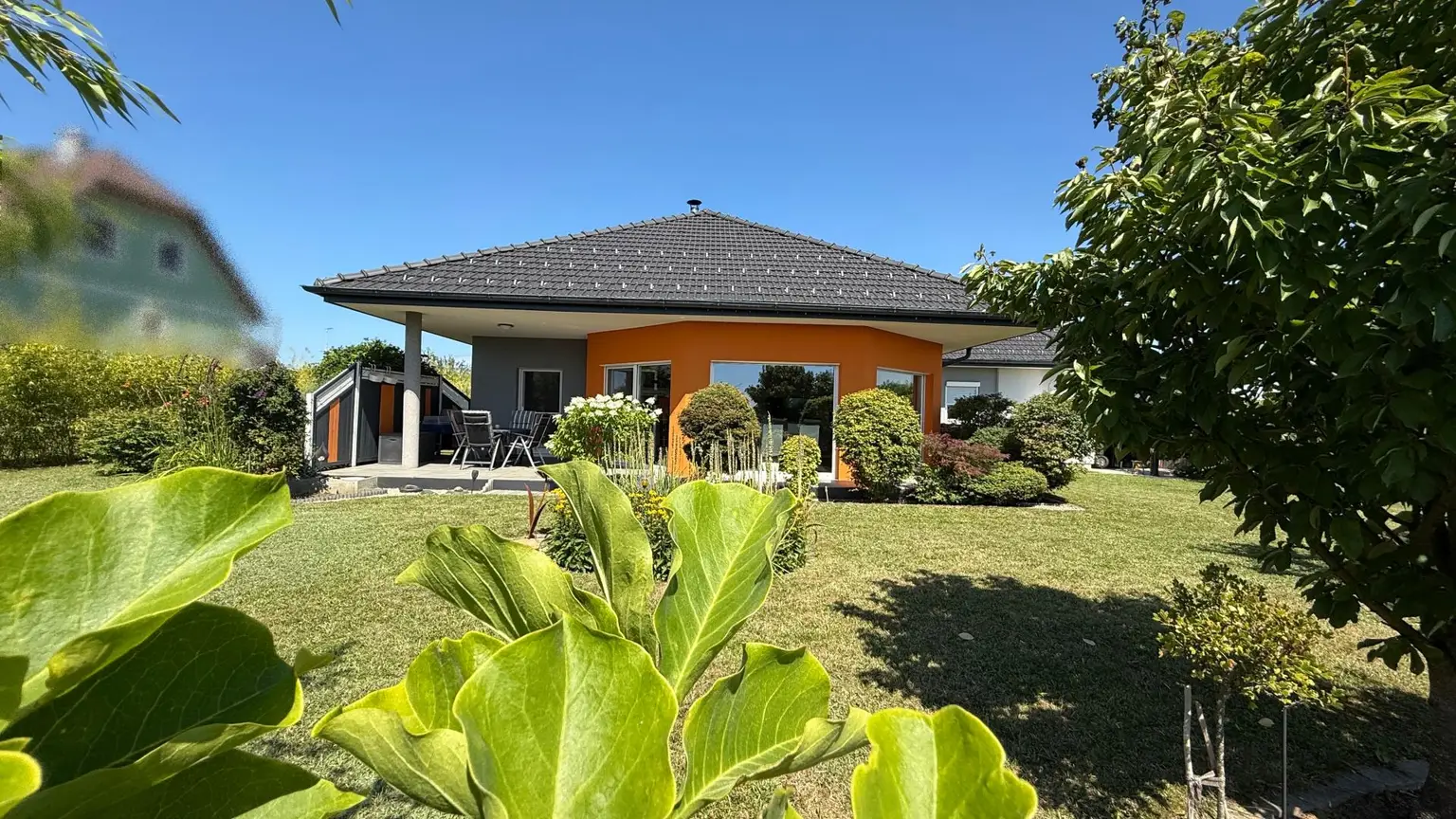gepflegter, bezugsfertiger Bungalow mit Weitblick in sonniger Lage