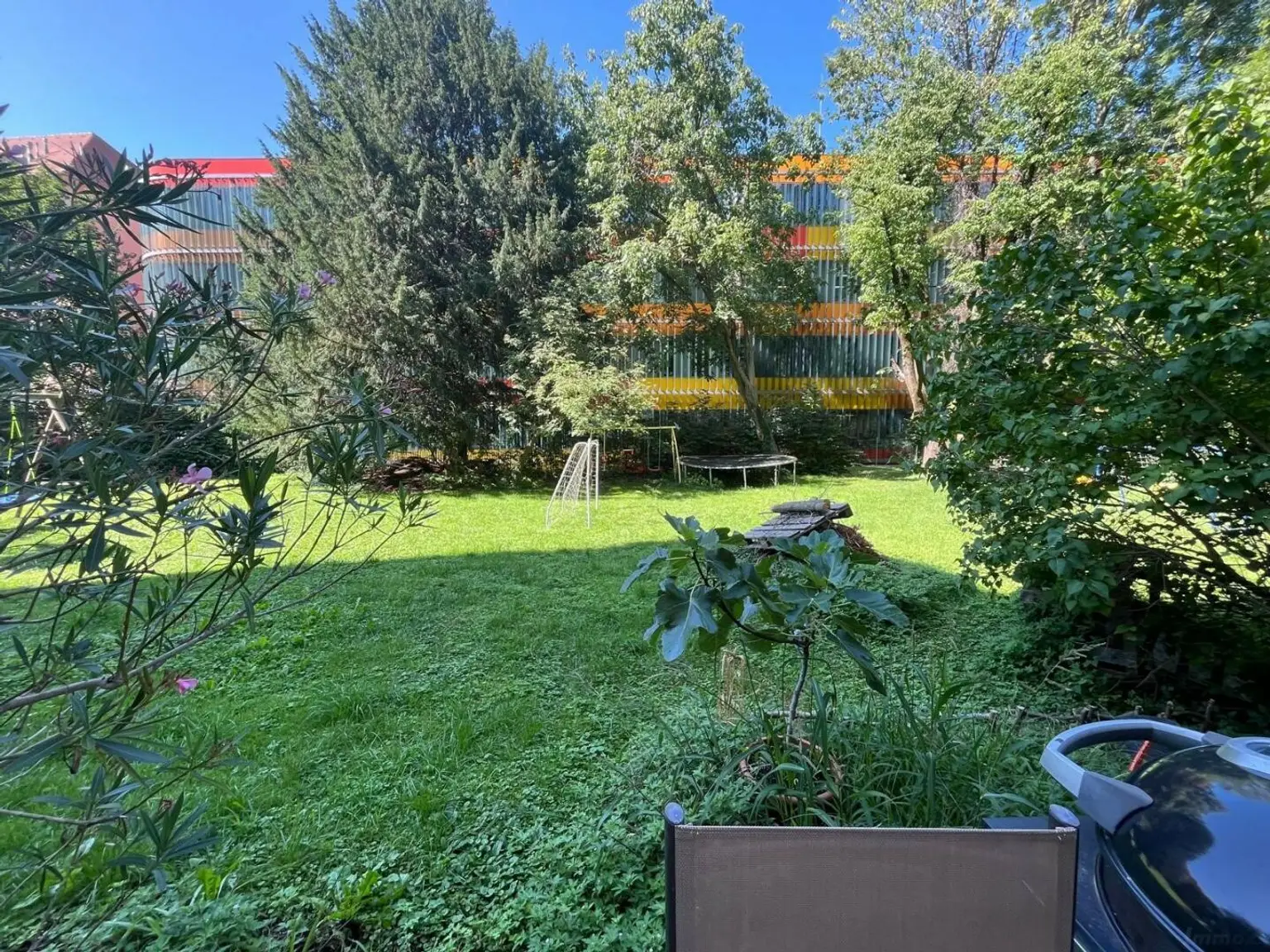 Wunderschöne Altbauwohnung mit Blick ins Grüne!