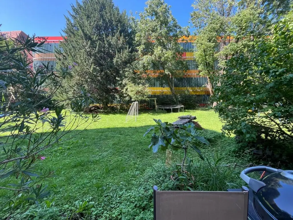Wunderschöne Altbauwohnung mit Blick ins Grüne!