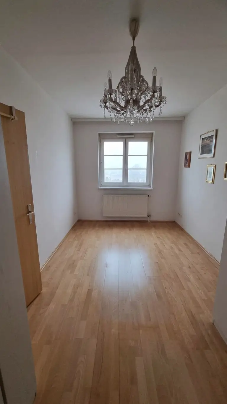 Zimmer (Möbel mit KI entfernt)
