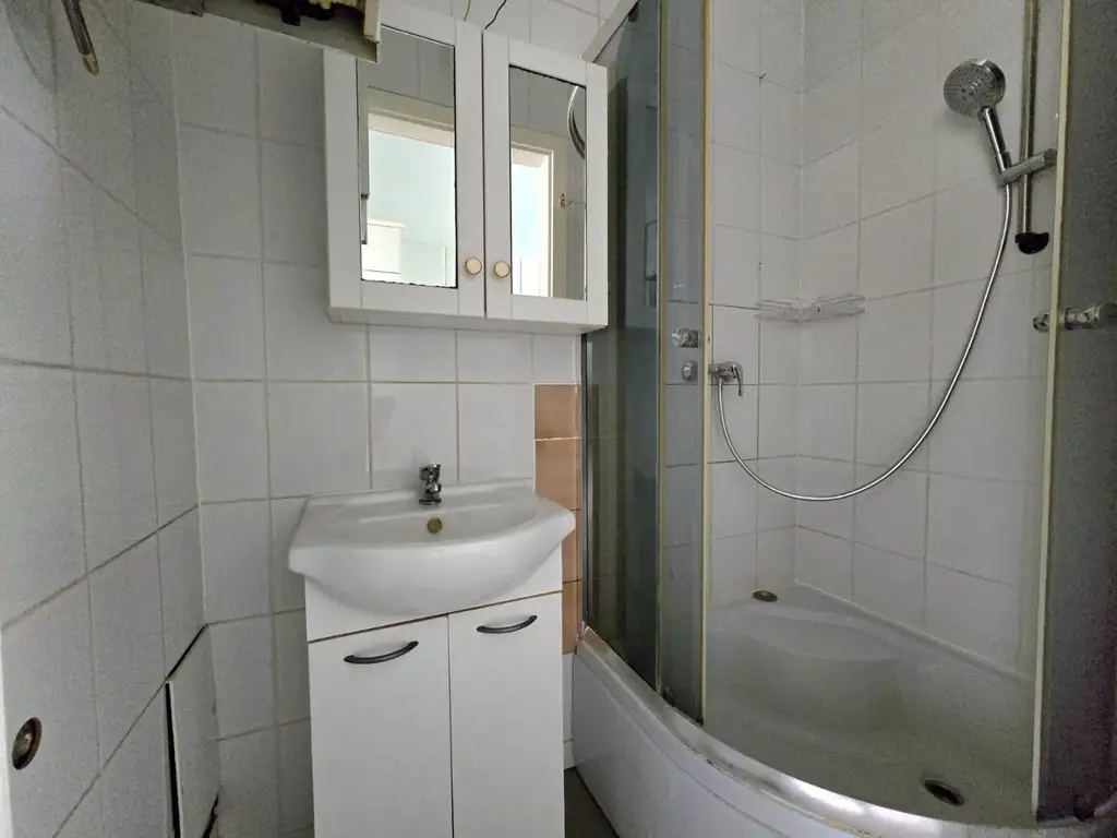 Stilvolles Wohnen in einem klassischen Altbau – nur 4 Minuten bis zur U1!