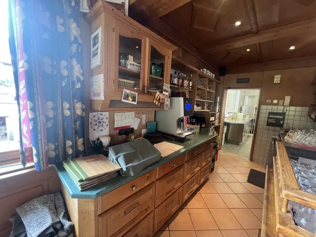 Komplett eingerichtetes Lokal zu verpachten